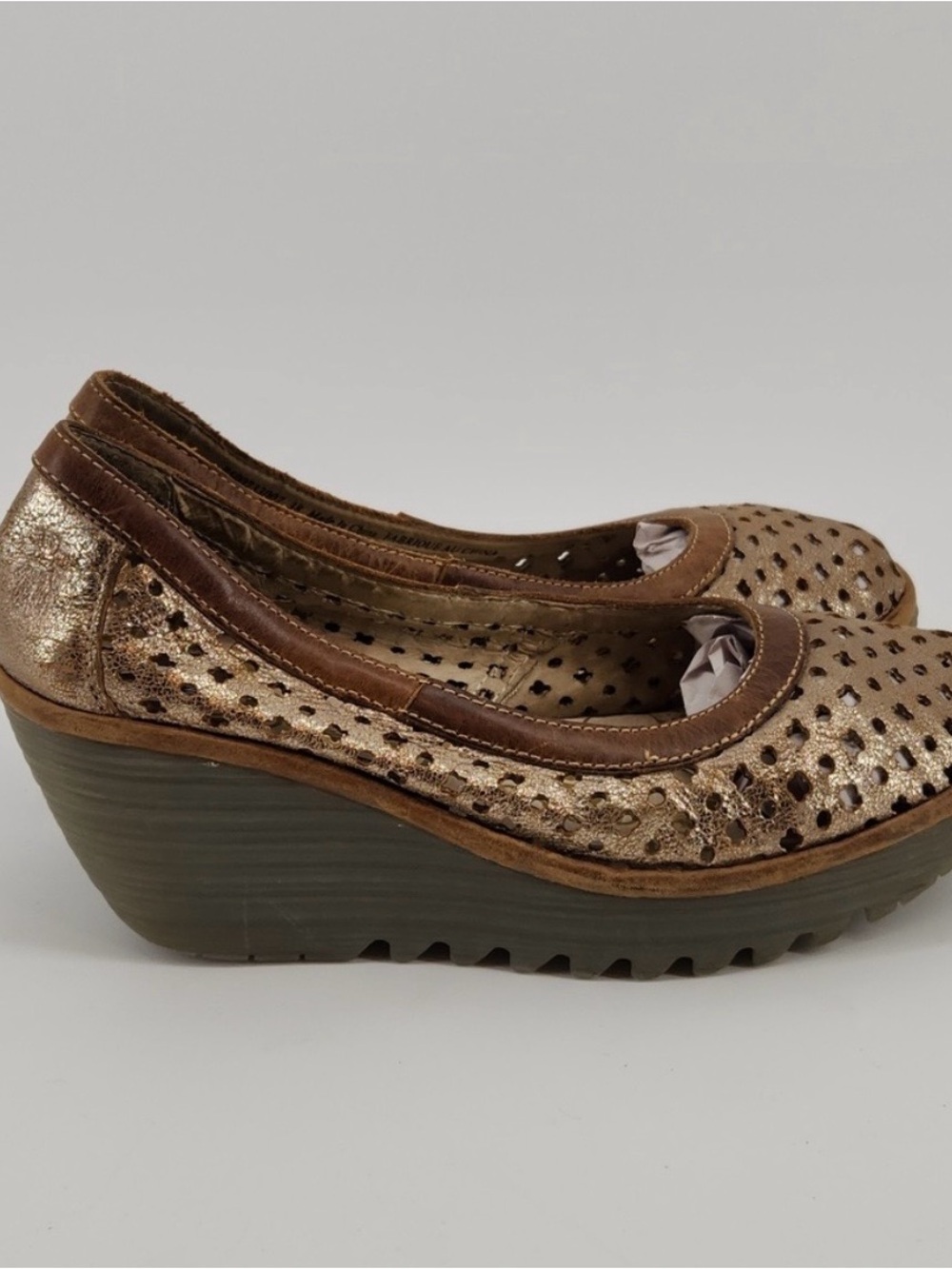 EUC Fly LondonWedge Perforated Metallic Women’s Shoes sz 7-7.5